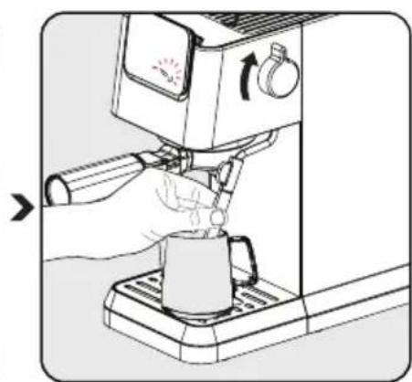 BEKO CEP 5302 B - Préparer de la mousse de lait pour des cafés lactés - 2