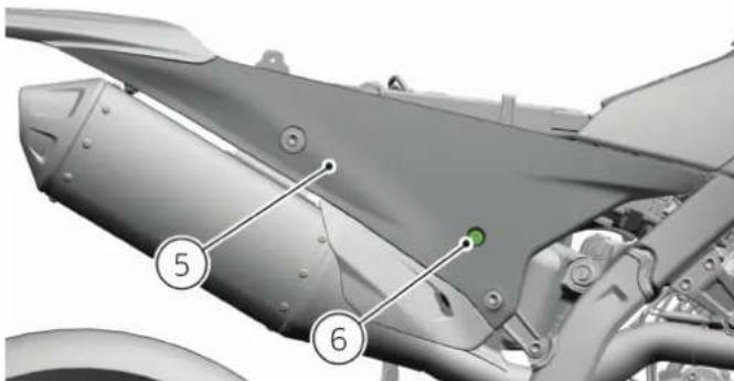 DUCATI Desmo450 MX Factory (2026) - Dépose du cache létalar arrière droit - 2