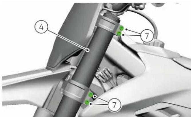 DUCATI Desmo450 MX Factory (2026) - Dépose tubes fourche avant - 2