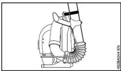 STIHL BR 500 - Montare le fascette e il tubo a soffietto - 11