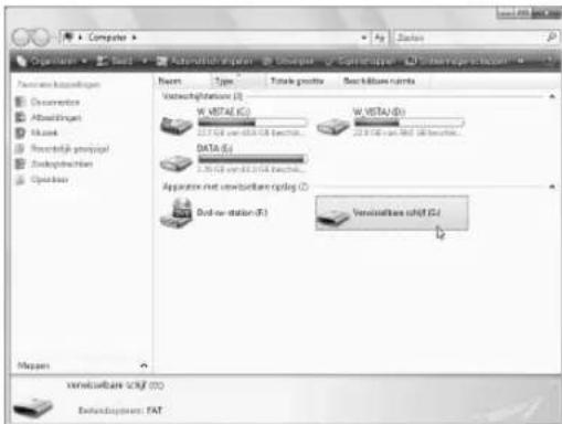 BROTHER PE770 - Plaats het USB-medium in de USB-poort van de computer. - 3