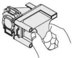PANASONIC PTF100NTU - Retirer et remplacer la lampe - 3