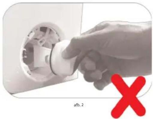 BEKO WTV81484CSBN1 - Als het product een noodwaterafvoerslang heeft, moet u om het water weg te pompen: - 4