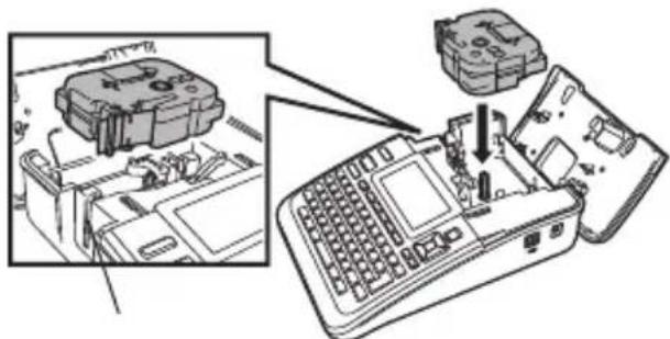 BROTHER Ptouch PT2730 - Insertion d'une cassette à ruban - 5
