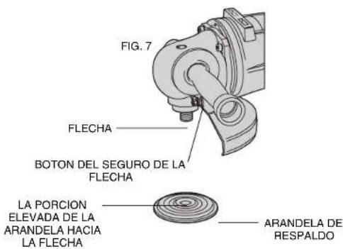 FIG. 7 FLECHA BOTON DEL SEGURO DE LA FLECHA LA PORCION ELEVADA DE LA ARANDELA HACIA LA FLECHA ARANDELA DE RESPALDO