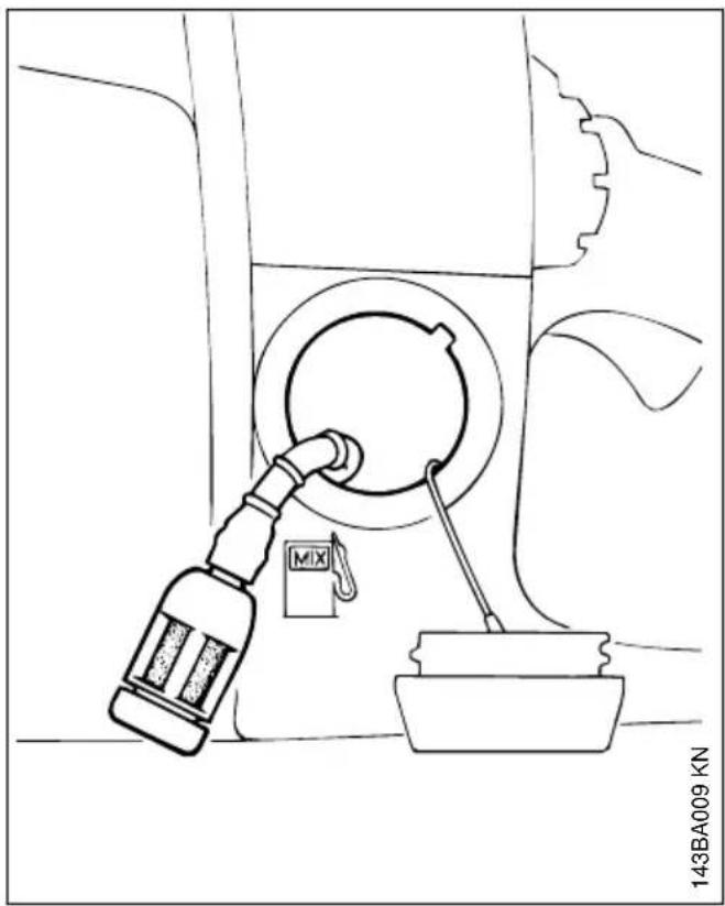 STIHL MS 180 - Sostituzione della succhieruola del carburante - 1