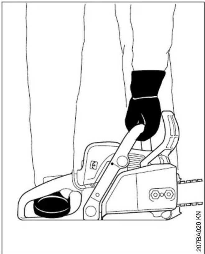 STIHL MS 180 - Motorzaag vasthouden - 1
