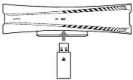 SONY PlayStation Pulse 3D - Branchez l'adaptateur sans fil sur un port USB de votre console PS5™ ou de votre console PS4™ L'indicateur d'état de l'adaptateur clignote en blanc pendant la recherche du casque-micro. - 1
