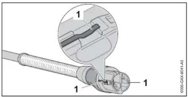 STIHL AR 3000 L - Curățarea suprafetelor de contact ale cablului de racord - 3