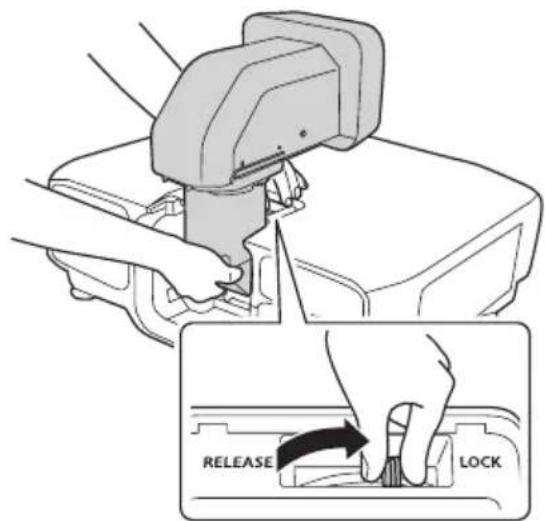EPSON ELPLX02S - 拆卸鏡頭組件的鏡頭蓋(小)。 - 2