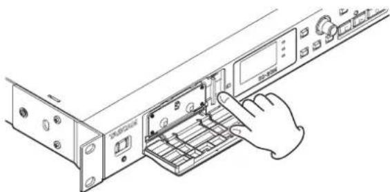 TASCAM SD20M - Insertion de la carte - 2