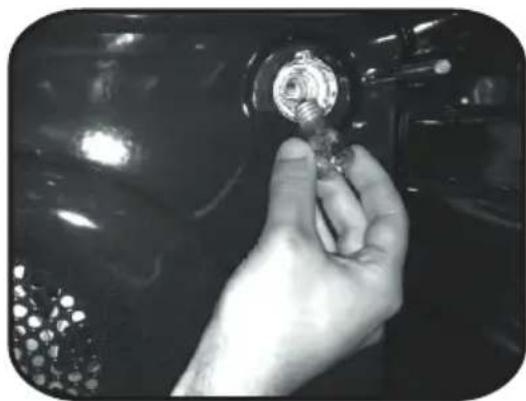 HOOVER HOZ5870IN1 - CHANGING THE BULB - 2