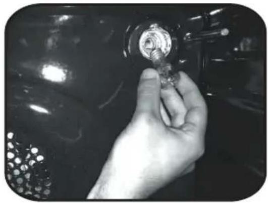 CANDY FCNE635X - CHANGING THE BULB - 2