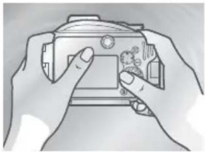 NIKON WPN2 - 鎖定防水罩並將其浸入水中。 - 2