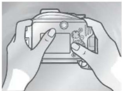 NIKON WPN2 - 锁定防水罩并将其浸入水中。 - 2