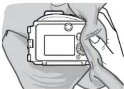 NIKON WPN2 - 用清水浸泡防水罩。 - 2