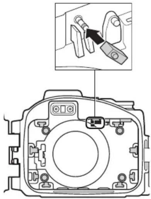 NIKON WPN2 - 打开防水罩 - 3