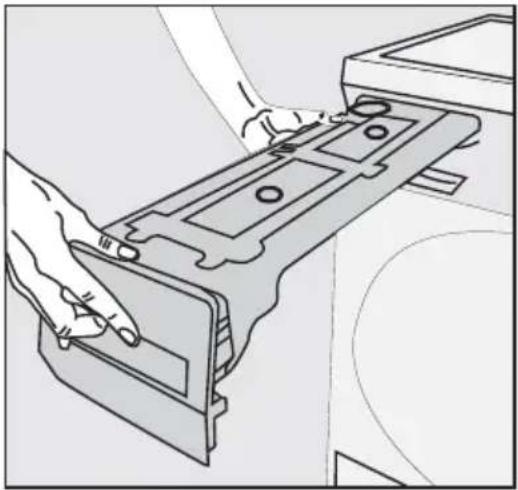 GRUNDIG GTN 38250 - Vidanger le réservoir d'eau - 1