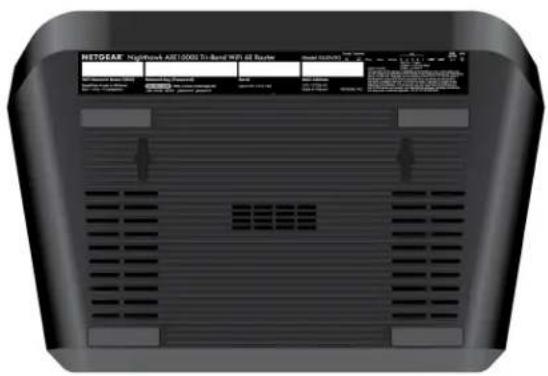 NETGEAR Nighthawk RAXE500 - Fixez votre routeur au mur - 1