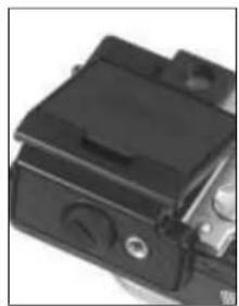 LEICA Digilux 1 - Fitting the monitor hood - 1