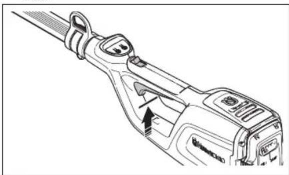 HUSQVARNA 120iTK4P - Comprobación del bloqueo del gatillo de alimentación - 2