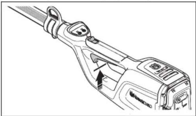 HUSQVARNA 120iTK4H - So prüfen Sie die Gashebelsperre - 2