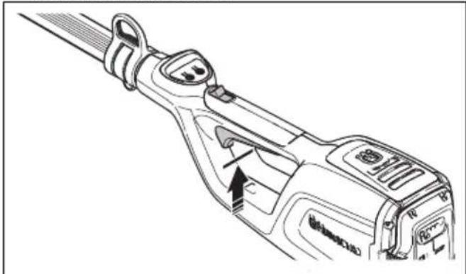 HUSQVARNA 120iTK4H - Verificar o bloqueio do interrutor de alimentação - 2