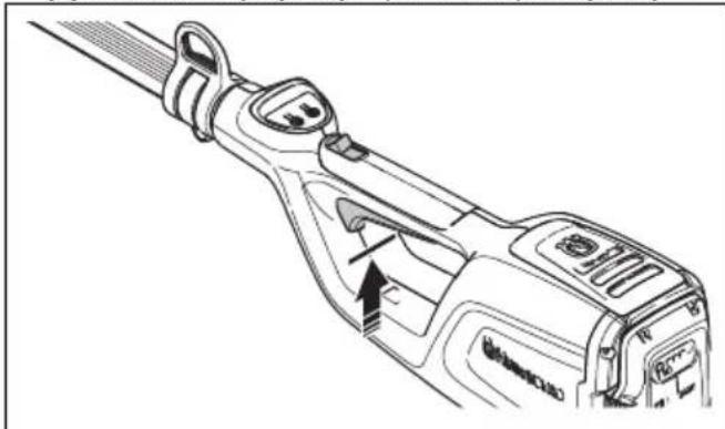 HUSQVARNA 120iTK4H - Sprawdzanie blokady manetki gazu - 2