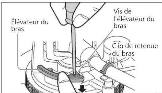 PANASONIC SL100C - Ramenez le bras de lecture sur le support de bras, fixez-le avec le clip de retenue du bras et tout en appuyant sur le bouton de l'élévateur du bras vers le bas avec le doigt, tournez la vis de réglage pour ajuster la hauteur. - 1