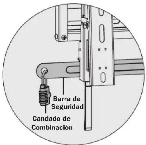 Tripp Lite DWFPSC4570M - Deslice la Barra de Seguridad a Través de los Soportes de Instalación e Instale el Candado de Combinación para Asegurarla - 2