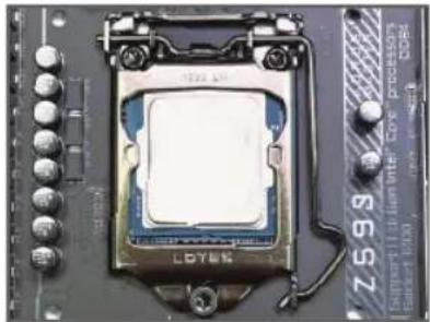 GIGABYTE Z590 Aorus Master - 1-3-2 CPU キーラーを取り付ける - 1