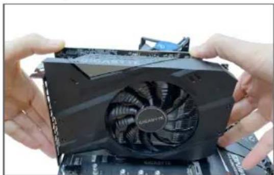 GIGABYTE Z590 Aorus Master - 1-5 拓張 力一卜を取り付む - 3