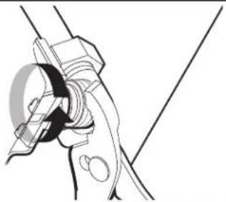 KITCHENAID KDTE334G - Apriete el codo de 90° a la válvula - 1