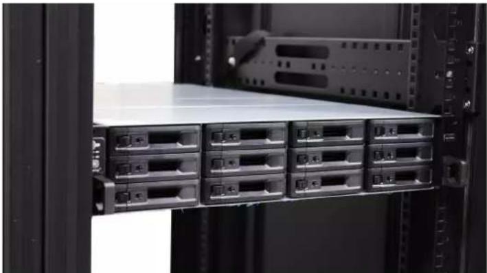 SYNOLOGY RackStation RS3621RPXS - Pour installer le kit de rails - 5