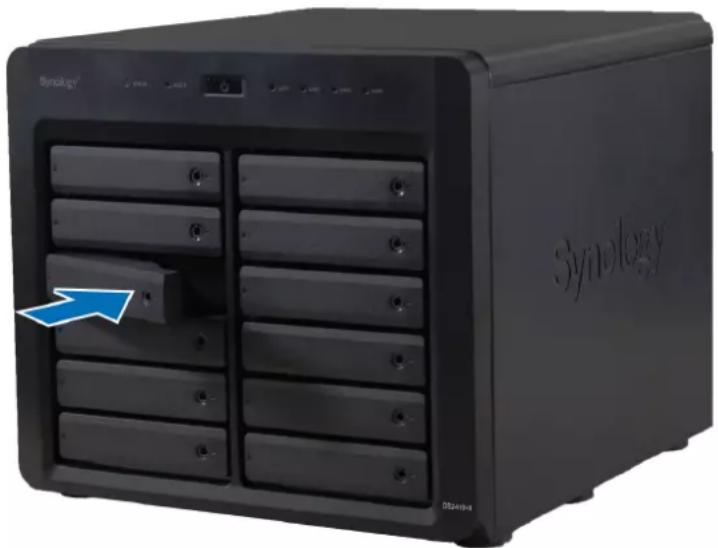 SYNOLOGY DiskStation DS2419+II - Installation des disques - 1