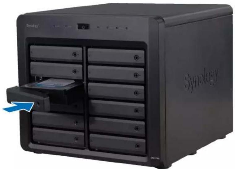 SYNOLOGY DiskStation DS2419+II - Installation des disques - 5