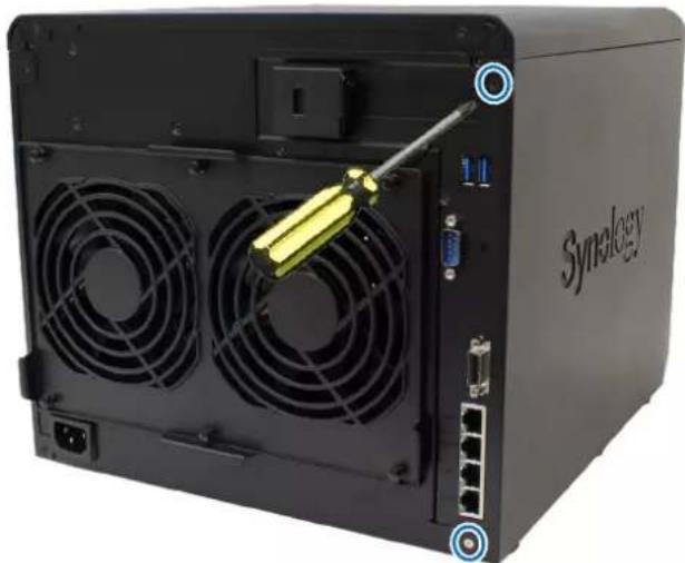 SYNOLOGY DiskStation DS2419+II - Pour installer le module de RAM : - 1