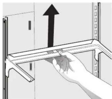 ELECTROLUX EI28BS65KS - Pour changer la position d'une clayette : - 2