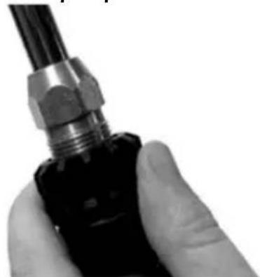 VARO POWXG9007 - Raccordement du flexible haute pression au pistonet de pulverisation et à la pompe - 1