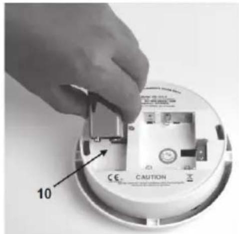 KONIG SECSA200 - A 9 V-os telep behelyezése - 1