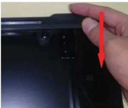 BLAUPUNKT 5BD36250 - Instructions d'installation de la bande de recouvrement de la porte et de l'ensemble du support rotatif - 24