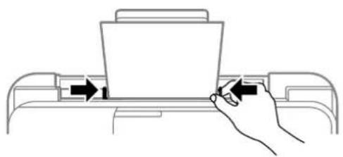 EPSON EcoTank ET2821 - Chargement des enveloppes dans le chargeur d'alimentation papier à l'arrière - 3