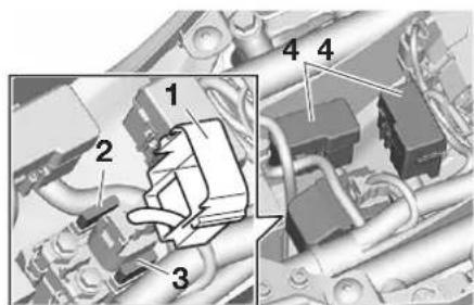 YAMAHA YZFR7 (2022) - Remplacement des fusibles - 1