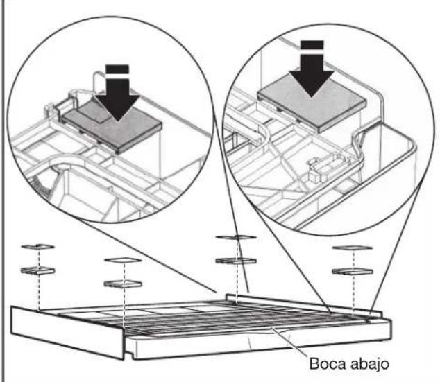 WHIRLPOOL W10882520 - Instale las almohadillas en la plataforma para apilar - 1