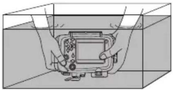 OLYMPUS PT059 - プロテクターを真水で洗います - 1