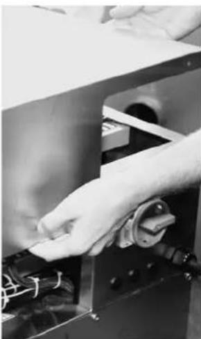 TROTEC TTR 2800 - Avertissement relatif à la tension électrique - 2