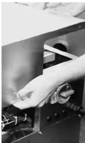 TROTEC TTR 2800 - Warnung vor elektrischer Spannung - 2