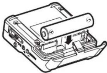 TASCAM DR10C - Uso di una batteria AAA - 1