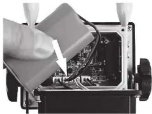 POWERFIX PLS 10 A3 - Removing the battery - 2