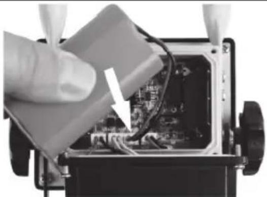 POWERFIX PLS 10 A1 - Removing the battery - 2